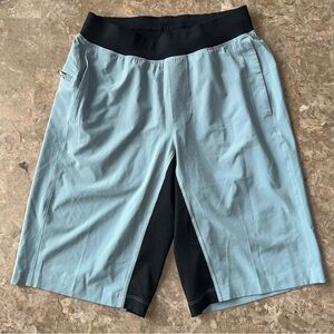 Lululemon The Linerless Shorts Mens Green 11” Elastic‎ Waist Athletic Small